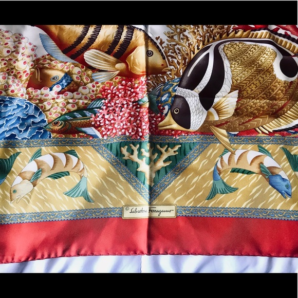 AUTHENTIC SALVATORE FERRAGAMO TROPICAL SILK SCARF - Picture 2 of 6